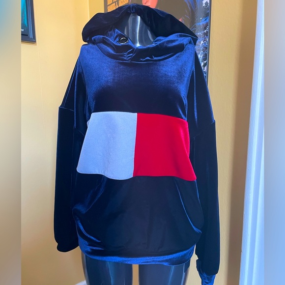 Vintage Tops - Women’s Oversized Velvet Hoodie ( Small )